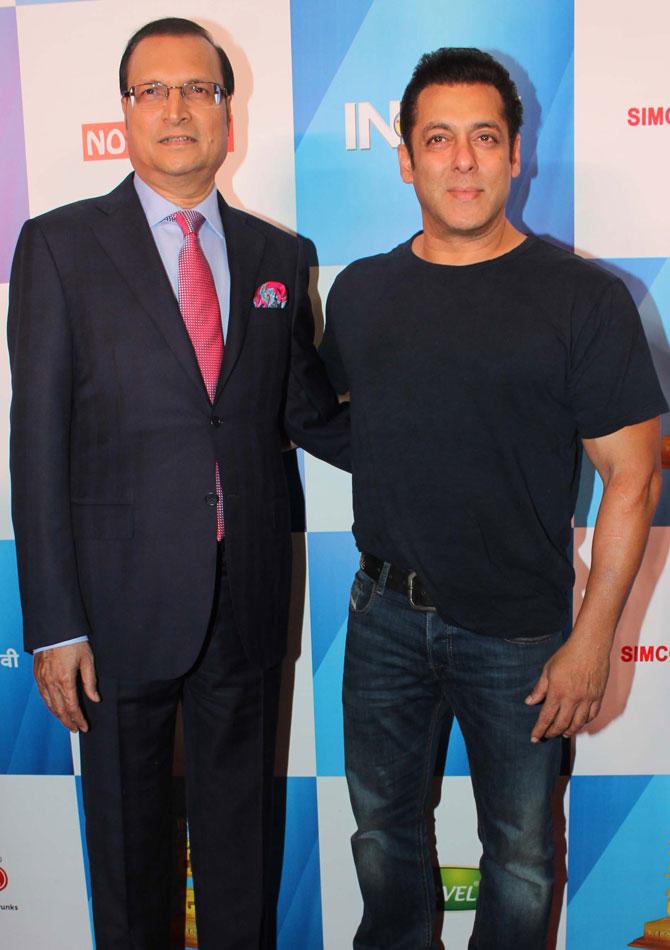 Rajat Sharma posed with Salman Khan at the TV Ka Dum mega conclave. Salman Khan looked stylish in a pair of blue jeans paired with a navy blue t-shirt.