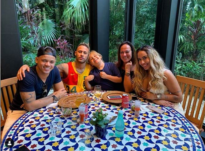 Neymar posted this picture of a lunch outing with his whole family