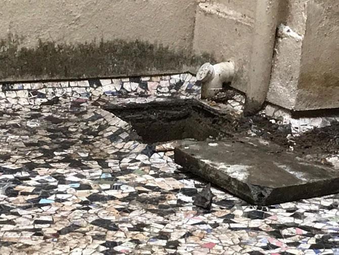 Hundreds of micro-pieces of human flesh were recovered from the blocked drainage of a housing society in Virar West in January 2019. The police had to trace the head and bones of the body, and the gender of the deceased was impossible to ascertain. The pieces were sent to the Forensic Science Laboratory in Kalina where scientists conducted a dactylography of the chopped fingers to ascertain its identity.
(Dactylography is the scientific study of fingerprints to ascertain identity)