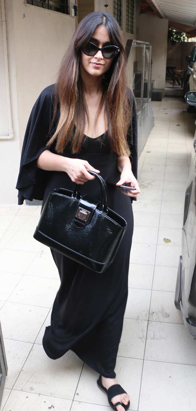 Ileana D'Cruz was all smiles when clicked by the paparazzi in the city. On the professional front, Ileana was last seen in a Telugu film, Amar Akbar Anthony. 