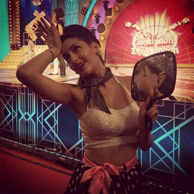 In the same year, Nora Fatehi also participated in the celebrity dance reality show Jhalak Dikhhla Jaa 9. The actress grabbed eyeballs on the show with her flawless belly dancing moves.
