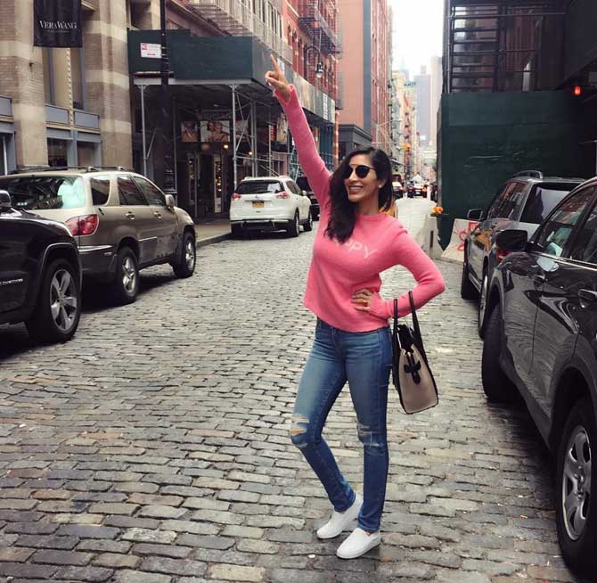 Sophie Choudry was born Sophia Choudry on February 8, 1976, in Manchester, England. It is said that Sophie's father was a fan of Italian actress Sophia Loren, and hence named his daughter Sophia. Sophie studied at the London School of Economics and has graduated in European politics and French. (All photos/Sophie Choudry's Instagram account, YouTube)