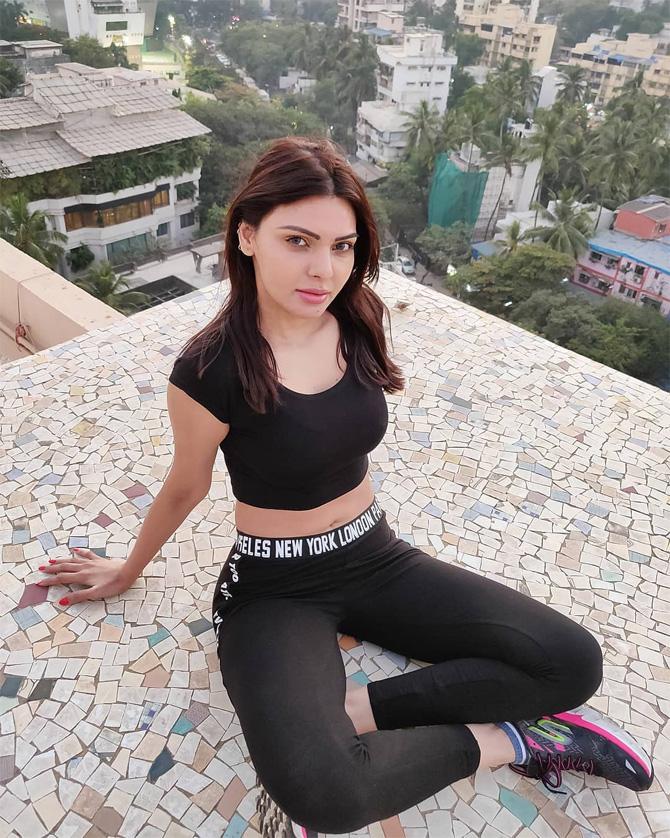sherlyn chopra nude holi