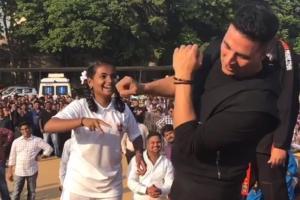 Akshay Kumar teaches self-defense techniques to school girl