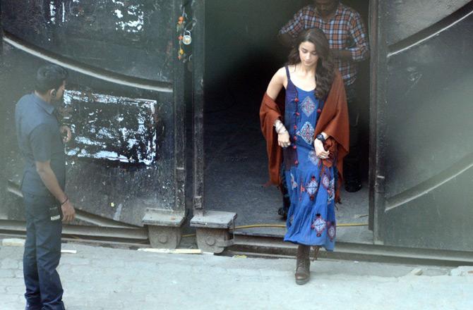 Alia Bhatt Blue Film Sex - Exclusive: Alia Bhatt spotted in what could be her look in Brahmastra