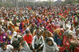 Farmers' march to Mumbai suspended after talks with Maharashtra govt