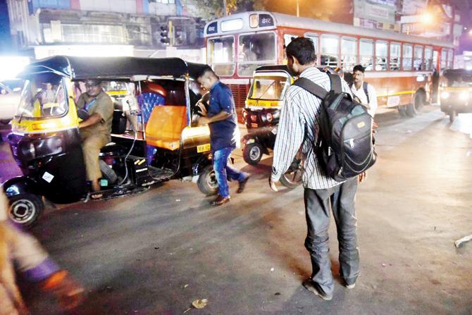This commuter at Andheri West station was seen waiting for an auto for at least 20 minutes. Pic/Pradeep Dhivar