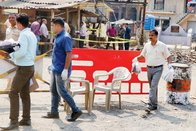 Cops cordoned off the area after the IED was recovered at the spot