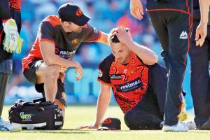 Aussie bowler Nathan Coulter-Nile suffers vertigo attack during match