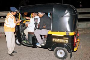 Mumbai cops crackdown on rogue auto drivers at LTT; over 100 fined