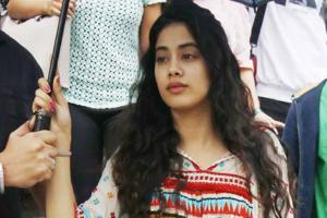 Janhvi Kapoor gets emotional on Sridevi's first death anniversary