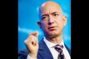 Jeff Bezos accuses tabloid owner of blackmail over intimate photos