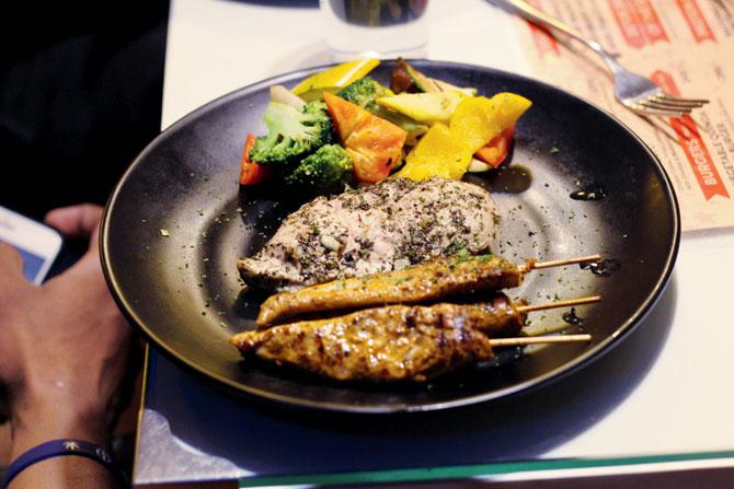 Herbed grilled chicken with vegetables