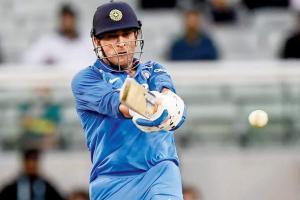 'MS Dhoni should be sitting in a park discussing politics with uncles'