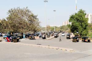 Traffic cops struggle to get autos to queue up at Kurla terminus