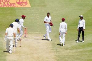Shane Warne: Stump mic is dangerous and risky