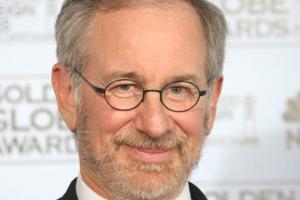 Steven Spielberg: Filmmakers should make movies for theatres