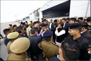 Akhilesh Yadav stopped at Lucknow to prevent from Allahabad event