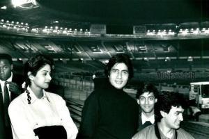 Amitabh Bachchan walks down the memory lane, shares 'historic' photo