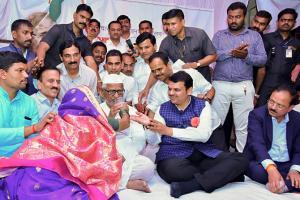 Anna Hazare calls off fast; happy with outcome of talks with Fadnavis