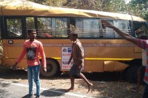 Palghar: 19 injured as school bus collides with tree 