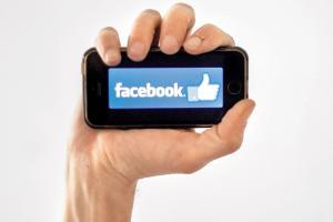 India helps FB gain record profits through daily users
