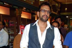 Javed Jaffrey gets emotional while receiving an award for his father