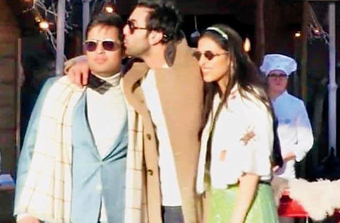 Ranbir Kapoor is seen kissing the bridegroom