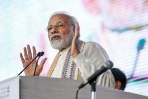 PM Modi: Mamata holding sit-in to protect scamsters from CBI probe