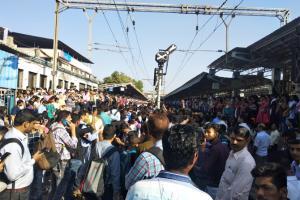 Pulwama terror attacks: Protesters state 'Rail Roko' in Nalasopara