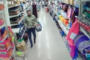 Auto rickshaw driver steals oil bottles from DMart in Malad for health