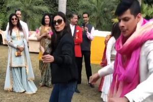 Sushmita Sen dances to 'Chunari Chunari' at a wedding and it's fabulous