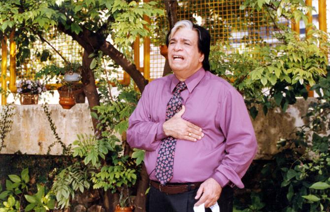 Kader Khan started getting roles as a supporting actor after 1984 with films like Masterji, Dharm Adhikari, Nasihat, Dosti Dushmani, Ghar Sansaar, Loha, Insaniyat Ke Dushman, among others. From 1988, there were films written with him as one of the lead characters like Jaisi Karni Waisi Bharni, Biwi Ho Toh Aisi, Ghar Ho Toh Aisa, Hum Hai Kamaal Ke, and Baap Numbari Beta Dus Numbari.