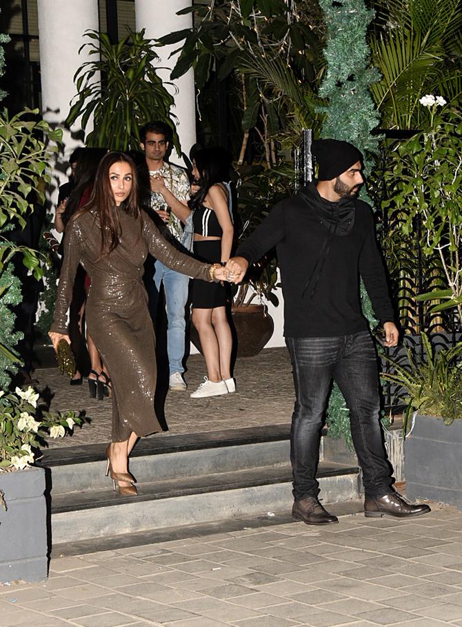 Naked Jacqueline Fernandez - Malaika Arora-Arjun Kapoor ring in New Year together with family and friends