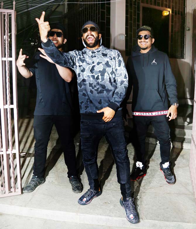 Ranveer Singh posed with the rappers of Mumbai - Naezy and Divine, the artists on which the actor's next film, Gully Boy is based on! 