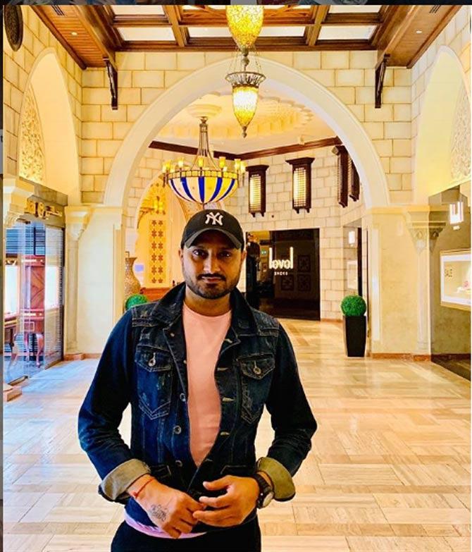 Harbhajan Singh posted this picture where he is seen shopping at the Dubai Mall, which is known to be one of the most luxurious malls in the rich country.