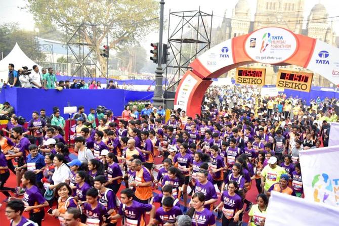 The 16th edition of the IAAF Gold Label Tata Mumbai Marathon was flagged off by brand ambassador and six-time world champion Mary Kom. More than 46,000 runners took to the streets of Mumbai to participate in the Tata Mumbai Marathon.
The richest marathon in India with a prize pool worth USD 405,000, the event has six different race categories - Full Marathon (42.195 kms), Half Marathon (21.097 kms), Senior Citizens Race (4.7 km), Dream Run (6.6 km), Champions with Disability category (2.1 km) and a newly added edition Open 10K run. Pic credit/ Twitter Tata Mumbai Marathon