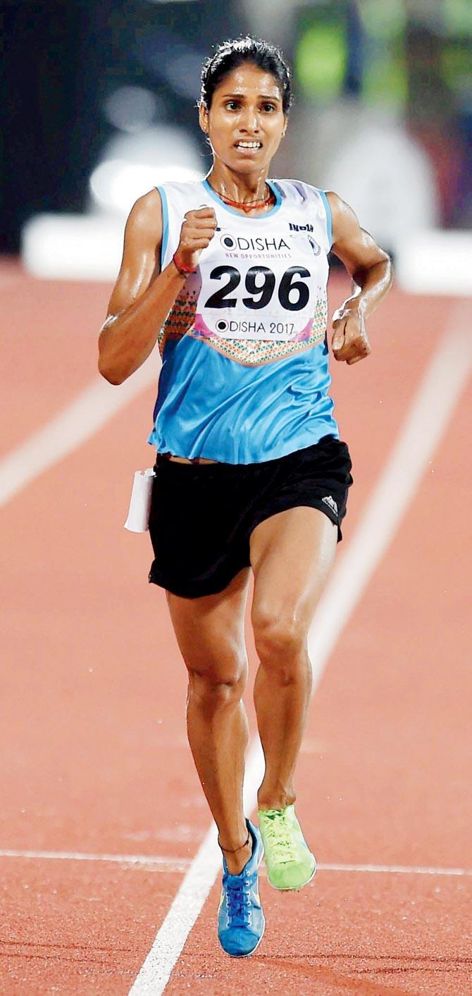 Indian Olympic athlete Sudha Singh left her compatriots behind in the Indian Women category as she hit the home stretch! At the 16th edition of IAAF Gold Label, Tata Mumbai Marathon Sudha Singh aimed to emulate Lalita Pawar's feat of becoming thrice winner of the Mumbai marathon. Pawar had won in 2012, 2013 and 2014. Sudha is defending champion and has won twice before. Sudha won in 2017, 2018 and winning this year's Indian women category comes as an icing on the cake as she successfully qualified for the World Athletics Championships to be held in Doha (Qatar). Susha clocked a personal best timing of 2 hours 34 minutes and 56 seconds at the Tata Mumbai Marathon.