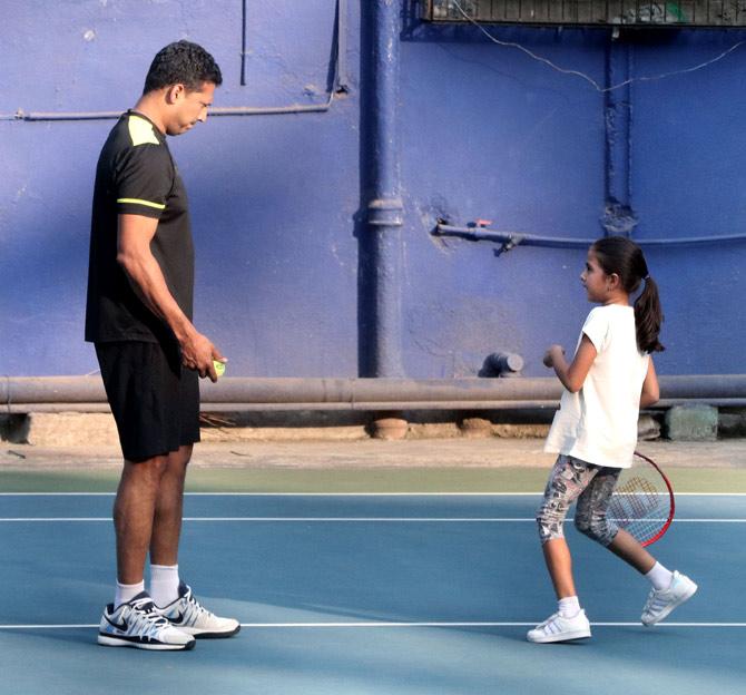 Mahesh Bhupathi has been an idol and role model for tennis fans around the world and now these pictures prove that he can be the ideal role model for fathers as well.