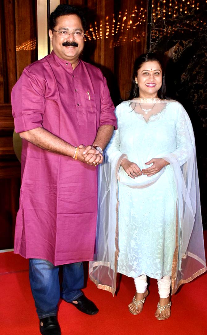 Aadesh Bandhekar and wife Suchitra Bandhekar were also spotted at the special screening of Thackeray, the film. While Aadesh opted for a pink kurta, paired with basic blue denim, Suchitra looked pretty in a white and blue Indian attire.