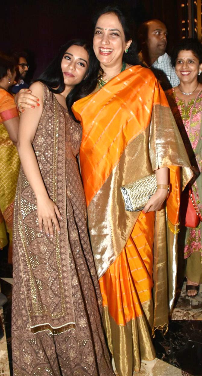 On-screen Mina Tai, Amrita Rao was all smiles when she met Udhav Thackeray's wife Rashmi during the screening of the film.