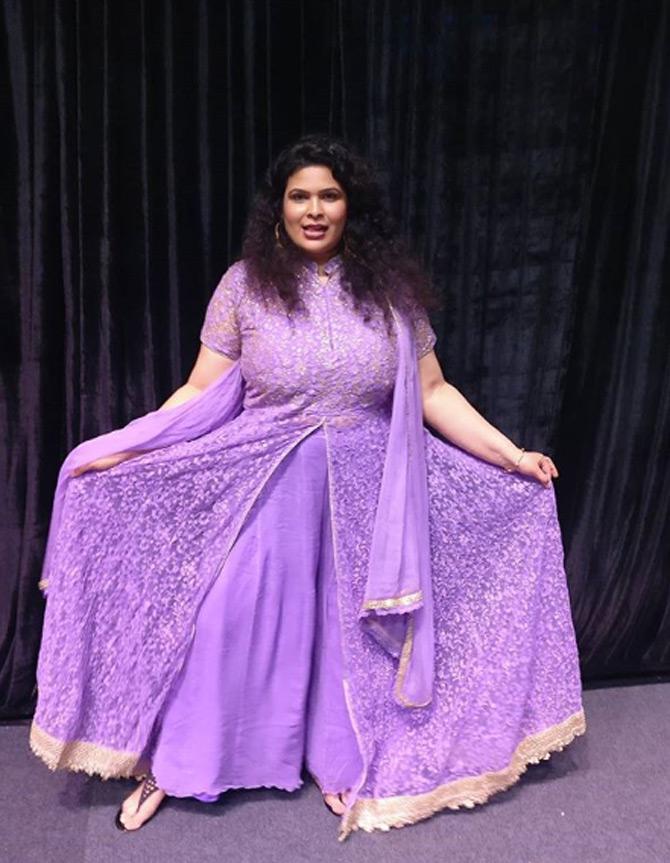 Anjana Bapat loves yoga and is often seen sharing insights from her yoga practices. From acing the pigeon pose trying her hand's side splits to other yoga asanas such as matsyasana, upward dog pose and much more, Anjana is funny and humorous too.