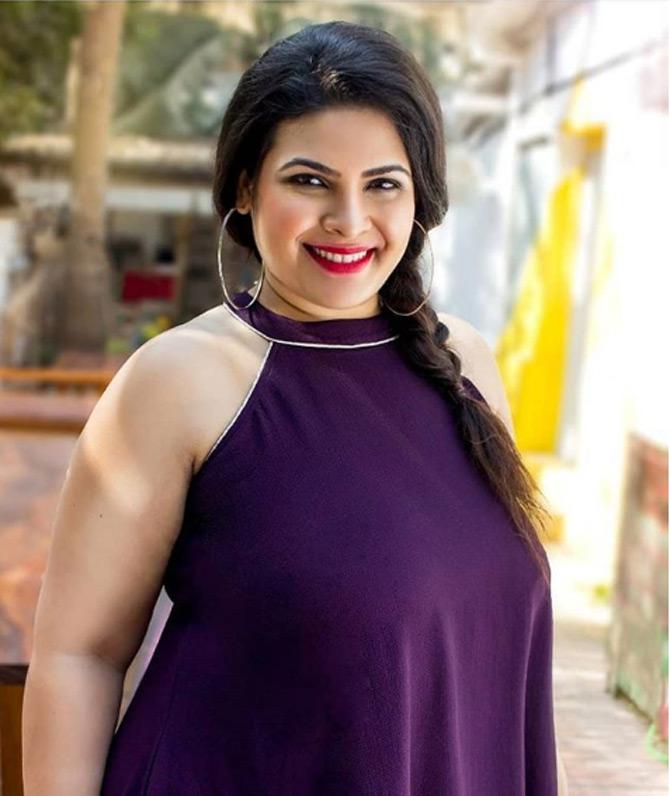 Anjana Bapat is also a selfie queen and posts some stunning selfies from her everyday travel, work and much more. From morning selfies to the countdown to Halloween and from the stunning red dress picture perfect to scary ones with her cats!
In picture: Anjana simply steals the show with her beautiful smile as she poses for a picture!