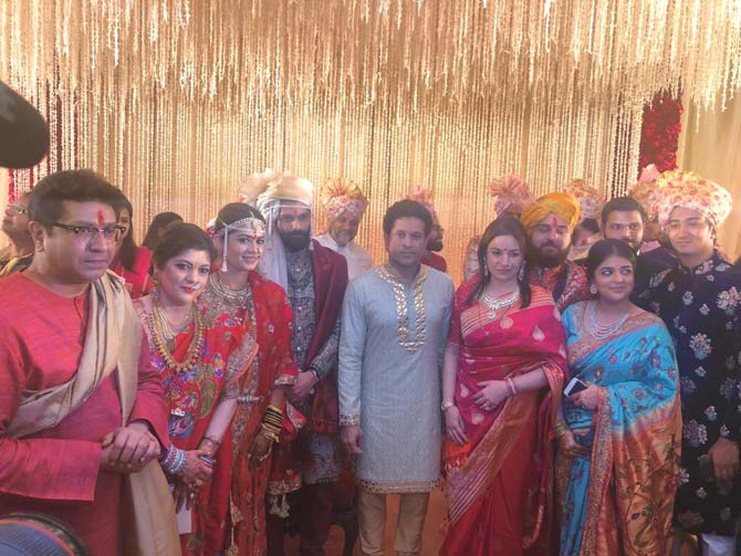 Sachin Tendulkar graced the wedding ceremony with his wife Anjali Tendulkar. The couple sported traditional ensembles for the occasion. Anjali looked beautiful as ever in a red silk saree coupled with traditional jewellery to complete the look. While Sachin looked his stylish best in an off-white kurta with golden work around the neck and sleeves, he completed his outfit with traditional footwear