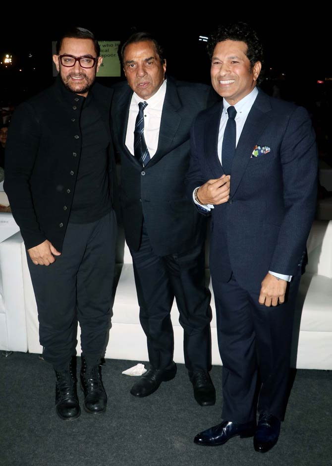 Aamir Khan, Dharmendra and Sachin Tendulkar pose for the cameras at the Umang 2019 festival held in Mumbai 