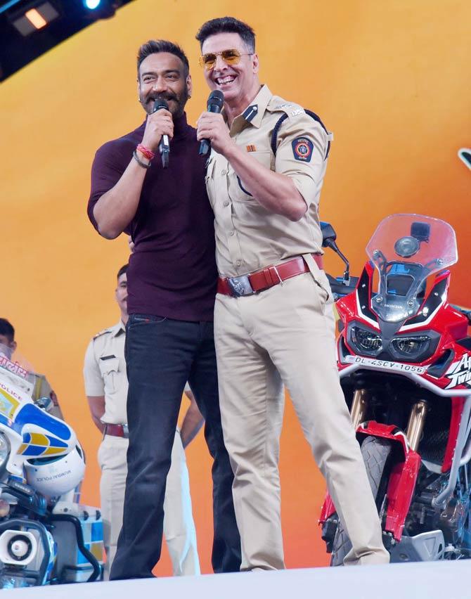 Ajay Devgn and Akshay Kumar entertain the audience at the Umang 2019 festival held in Mumbai