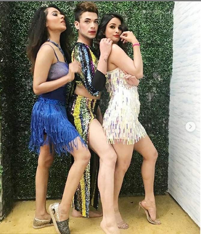 Faizy with his girls in one of the performances on Ace of Space, MTV. Looking vibrantly gorgeous as always, Faizal strikes a pose with his two other show mates in his dazzling tasselled outfit.