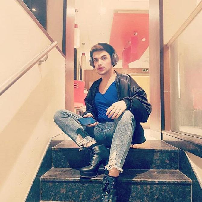 Even before Faizy entered the show Ace of Space, he had already won many hearts with his liberal thoughts and outgoing personality. He is not only blessed with good looks but also a charming personality and he has a way to make people fall for him.