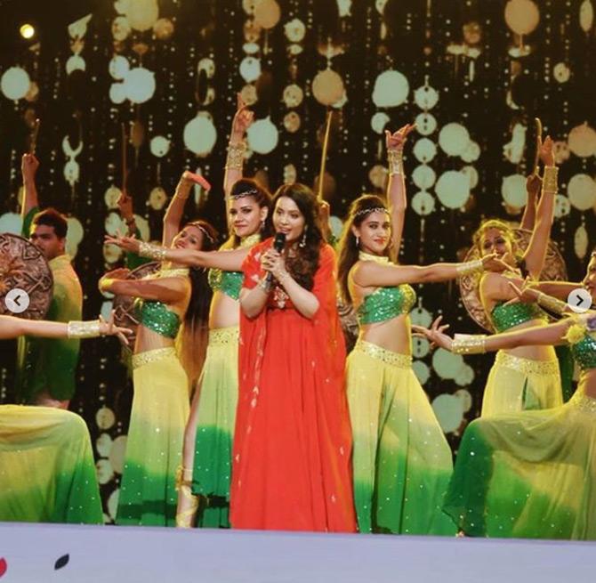 Amruta Fadnavis' photos range from her performance to her meet and greet with the Bollywood celebrities. Amruta wrote: It was an honour to perform a medley at the Mumbai Charity fundraiser Show Umang 2019! They risk their lives every day to give us cozy & protected environment - the least we can do for them is - wholeheartedly thank their dedication towards our well-being & 'Umang' is a sincere effort to show our gratitude towards the Police!