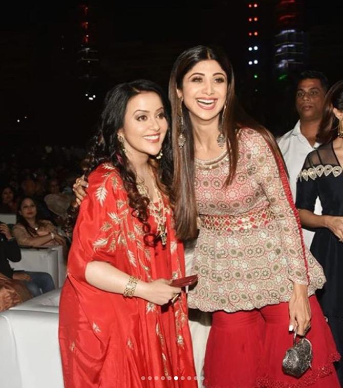Also seen at the event were the timeless divas, Shilpa Shetty Kundra, Urmila Matondkar, Tabu, Madhuri Dixit, Raveena Tandon, and Karisma Kapoor who added grace and charm to the Umang 2019 festival held at BKC in Mumbai.
In picture: Amruta Fadnavis poses for the paparazzi with the ever smiling actress Shilpa Shetty Kundra.